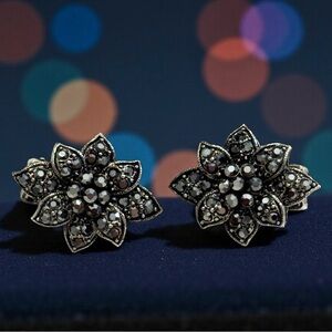 Vintage Elegant Silver Floral Clip On Earrings